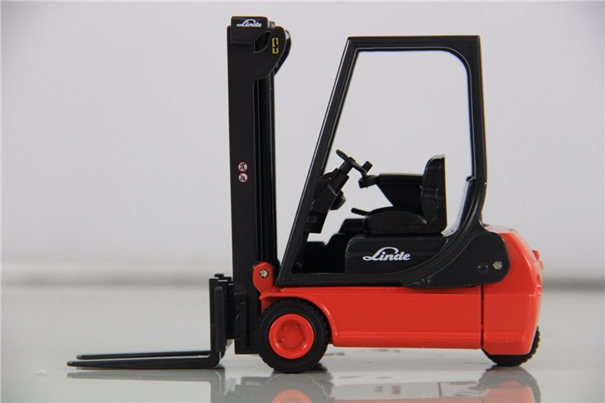 1639129567912980.jpg 叉車進口報關(guān)清關(guān)需要多長時間_副本.jpg