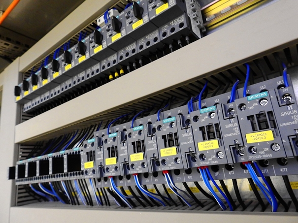 1642067612326229.jpg 斷路器進(jìn)口報(bào)關(guān)公司_副本.jpg