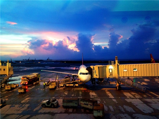 1647423725739276.jpg 機場化妝品清關(guān)代理_副本.jpg