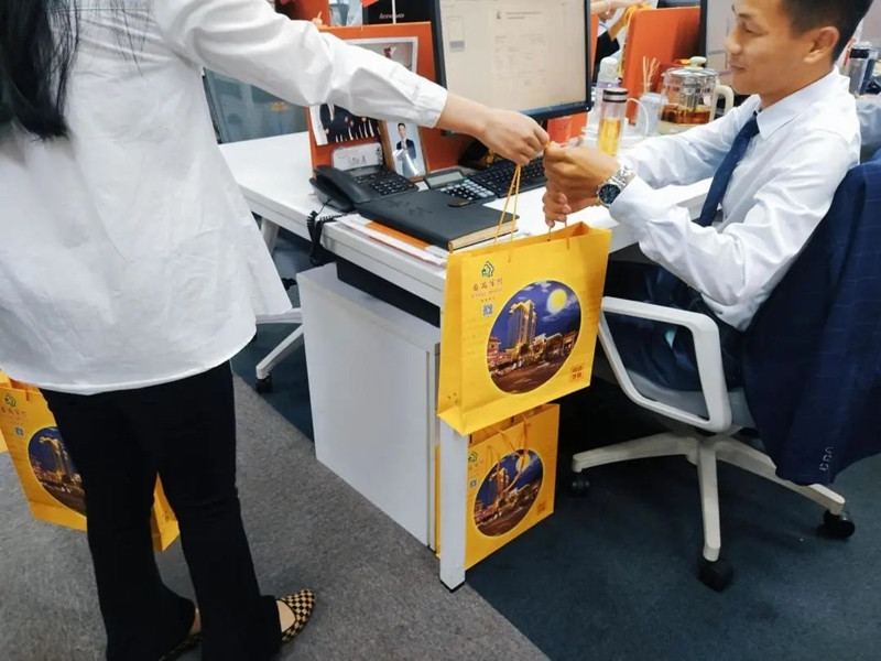 中秋佳節(jié)來臨！萬享進(jìn)貿(mào)通報(bào)關(guān)公司員工福利